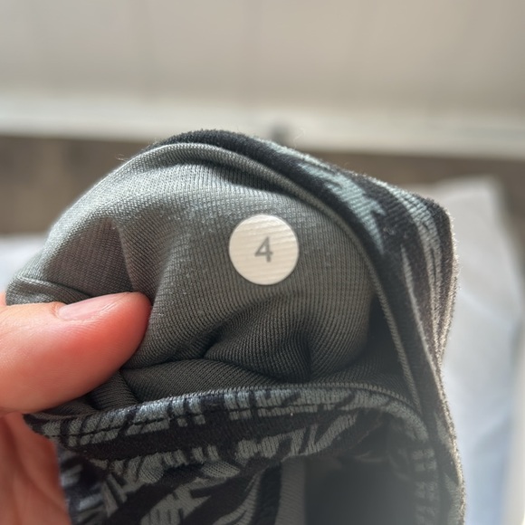 LULULEMON Leggings Size 4 - Picture 5 of 5